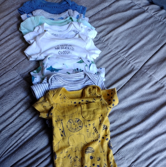 8 Piece Onsie Bundle - NB - Picture 2 of 3